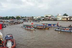 Chợ nổi Cái Răng đạt doanh thu hơn 1.000 tỉ đồng/năm