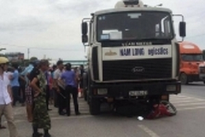 Hải Dương: Đi xem điểm thi, hai mẹ con tử vong dưới gầm xe container