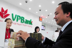 Lãi suất đồng loạt giảm, ai hưởng lợi?