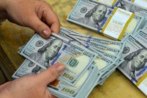 Giá vàng SJC hôm nay (10/7) lại về đáy của năm, giá bán USD lên kỷ lục 22.800 đồng