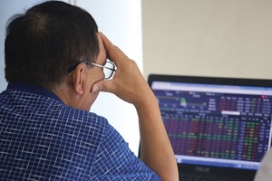 Cổ đông nên làm gì khi lãnh đạo doanh nghiệp như CII, NHP... thích 'lướt sóng'?