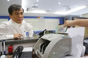 Hạ lãi suất: Chưa thẩm thấu ngay tới thị trường chứng khoán