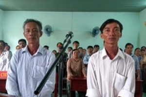 Tòa vẫn kết án 2 nông dân 'nhận hối lộ'