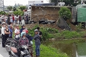 Ô tô con bị xe tải đè bẹp ở Nam Định: Xác định danh tính nạn nhân