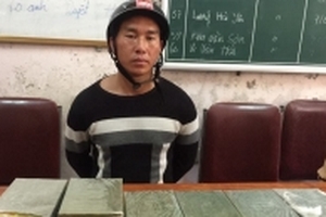 Bắt đối tượng vận chuyển 20 bánh heroin từ Lào về Việt Nam tiêu thụ