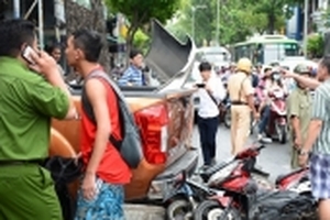 Hé lộ nguyên nhân khiến xe bán tải lao qua dải phân cách, đâm 7 ô tô và xe máy