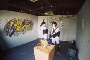 Trải nghiệm quán cà phê cho khách thoải mái... đập phá đồ ở Hà Nội