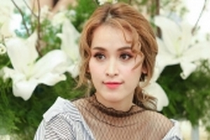 Tú Vi: từng cắt cổ tay tự tử, nhận cát-sê 50 triệu ngay bộ phim đầu tay