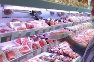 Giá heo hơi hôm nay (18/7) tại miền Nam lên bằng với giá miền Bắc