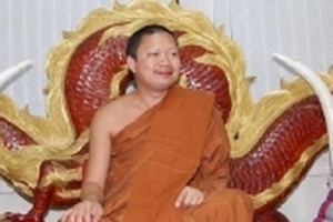 Con đường phạm tội của nhà sư ăn chơi khét tiếng Thái Lan
