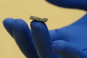 Mỹ chế kính hiển vi phẳng giúp phục hồi thị giác và thính giác