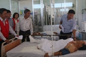 Lãnh đạo tỉnh Bình Thuận thăm hỏi nạn nhân vụ tai nạn khiến 20 người thương vong