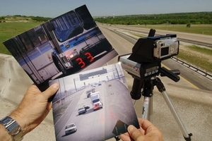 Xử lý thế nào khi bị cảnh sát giao thông bắn tốc độ?