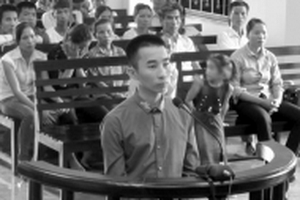 Gã hàng xóm hiếp dâm cháu bé 4 tuổi