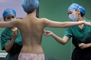 Bị hoại tử ngực mới biết thẩm mỹ viện để bác sĩ nha khoa phẫu thuật nâng ngực