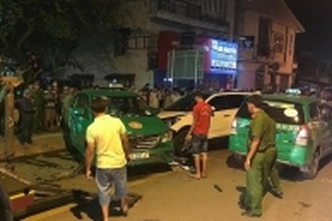 13 xe tông nhau liên hoàn, hơn 10 người thương vong