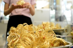 Giá vàng SJC hôm nay (26/7) giảm ngày thứ 3 liên tiếp, tỷ giá trung tâm bất ngờ tăng 4 đồng