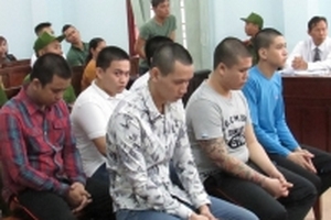 Hoãn xử 6 bị cáo vụ 'giết người vì 5.000 đồng' ở vũ trường V18