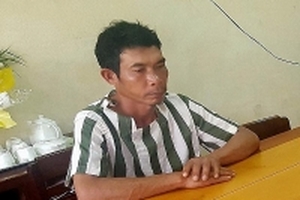 Vợ đang cho con ăn bị chồng chém trọng thương