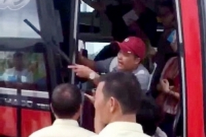 Phụ xe ném đồ, dọa đánh du khách ở Nha Trang: Nhà xe mong được tha thứ