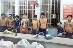 Nhóm bảo kê 'thu' của người chuyển giới bán dâm 200.000 đồng/ngày