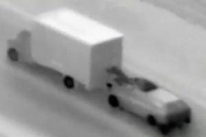 Chuyện thật như phim: Cướp iPhone trên xe đang chạy như trong Fast and Furious