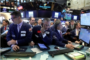 Thị trường thế giới ngày 2/8: Vàng, chứng khoán Mỹ lập đỉnh, USD, dầu thô giảm mạnh