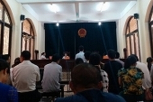 Bố bệnh nhi đánh bác sĩ ở BV Thạch Thất bị phạt 9 tháng tù giam