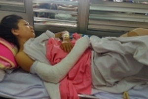 Lời kể kinh hoàng của cô gái bị ngã gãy tay chân vì đuổi theo hai tên cướp