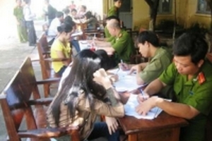 6 cô gái xếp hàng cho 4 người Hàn Quốc tuyển vợ