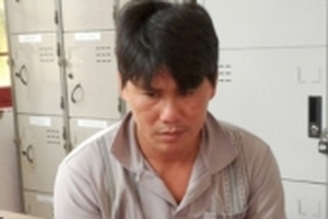 Tạm giữ đối tượng đánh chết bạn nhậu vì chơi bài gian