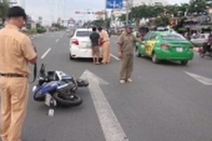 Hai thanh niên hành hung tài xế xe ô tô sau va chạm giao thông