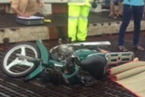 Một thanh niên tử nạn khi va chạm với xe buýt trên cầu Tân An