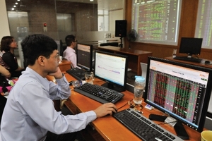 Cổ phiếu phân bón đồng loạt tăng, cặp đôi SBT và BHS bị bán tháo