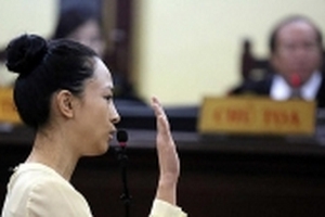 Tạm đình chỉ điều tra vụ án Hoa hậu Phương Nga