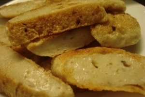 Cảnh sát kiểm tra 3 cơ sở làm chả cá gần chuồng nuôi heo