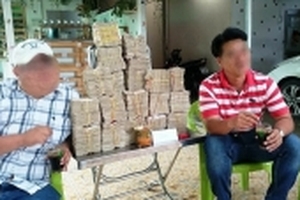 Tài xế tiếp tục chuẩn bị cả chục cân tiền lẻ để qua trạm thu phí Cai Lậy