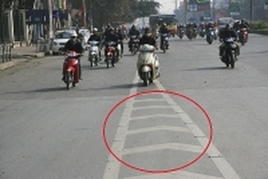 Những vạch kẻ đường gây tranh cãi ở Việt Nam