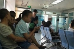 Dân mạng 'dậy sóng' với ông chú thò tay vào quần cháu gái