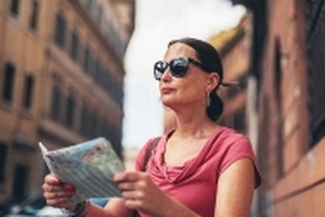 Người về hưu du lịch một mình, nên hay không?