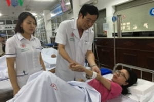 Vào tâm 'bão' sốt xuất huyết