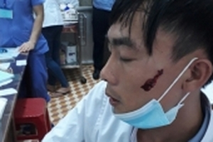 Đắk Lắk: Người nhà bệnh nhân cầm dao đuổi đánh điều dưỡng bệnh viện