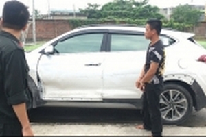 Bắt khẩn cấp tài xế 'xe điên' bỏ chạy, đâm hỏng xe chuyên dụng của CSGT