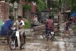 Hà Nam: Thiếu vốn thi công, đường liên xã biến thành 'đầm lầy'