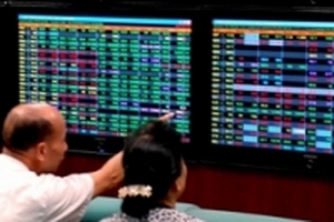 Tiền tiếp tục chảy vào cổ phiếu đầu cơ, VN-Index giảm nhẹ