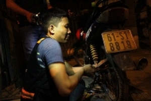 Theo chân những ‘hiệp sĩ’ cứu nạn, cứu hộ miễn phí trong đêm ở Sài Gòn