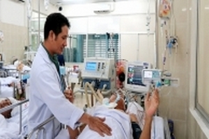 Trưởng khoa của Bệnh viện Tiền Giang bị cây đổ đè trọng thương