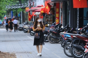 Cận cảnh vỉa hè Hà Nội được 'thay áo mới' bằng đá tự nhiên bền tới 70 năm