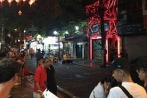 Hà Nội: Hỗn chiến kinh hoàng trước quán bar trên phố Mã Mây