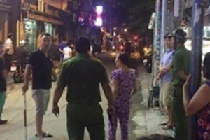 Nổ súng khống chế nghi can dùng hung khí chống trả công an